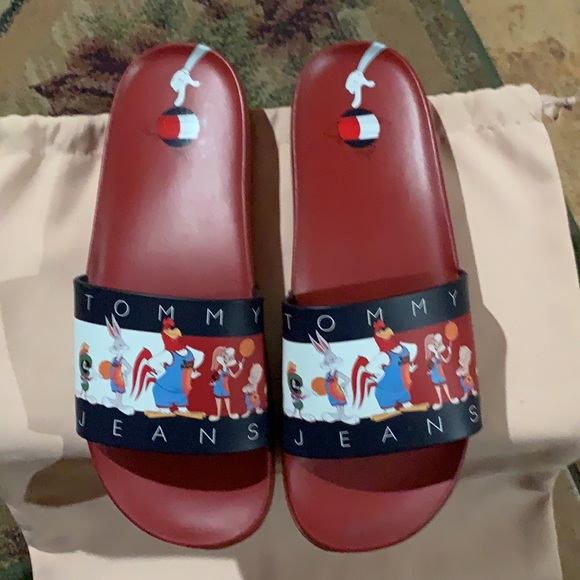 Tommy Hilfiger x Looney Tunes Slides (Limited) - Picture 6 of 11